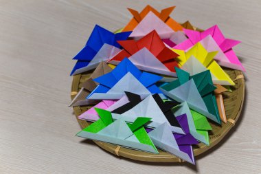 Bir böcek kağıt katlama