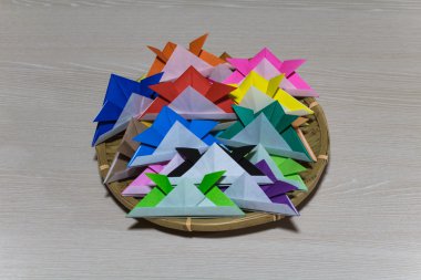 Bir böcek kağıt katlama