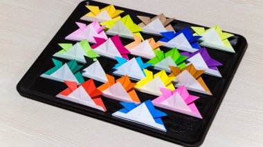 Bir böcek kağıt katlama