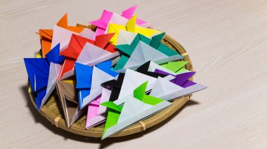 Bir böcek kağıt katlama