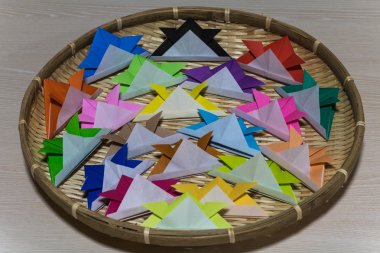 Bir böcek kağıt katlama