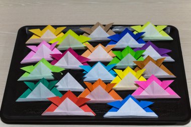 Bir böcek kağıt katlama