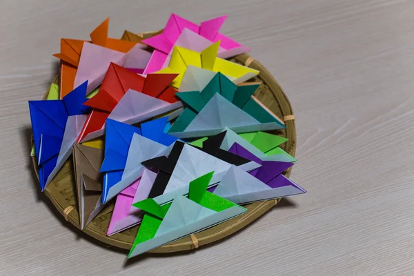 Bir böcek kağıt katlama