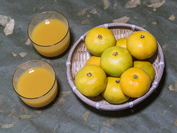 Bom suco de laranja e laranja — Fotografia de Stock