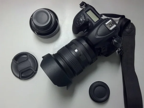 DSLR fotoğraf makinesi Lens ve aksesuarları ile Üstten Görünüm