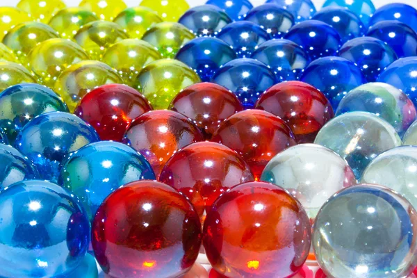 Renkli kristal toplar