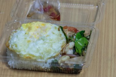 Tayland yemeği acılı kalamar köri