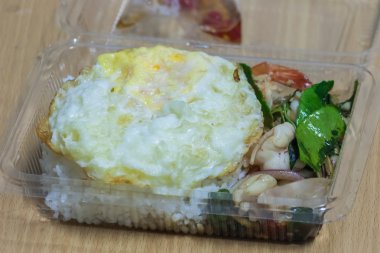 Tayland yemeği acılı kalamar köri