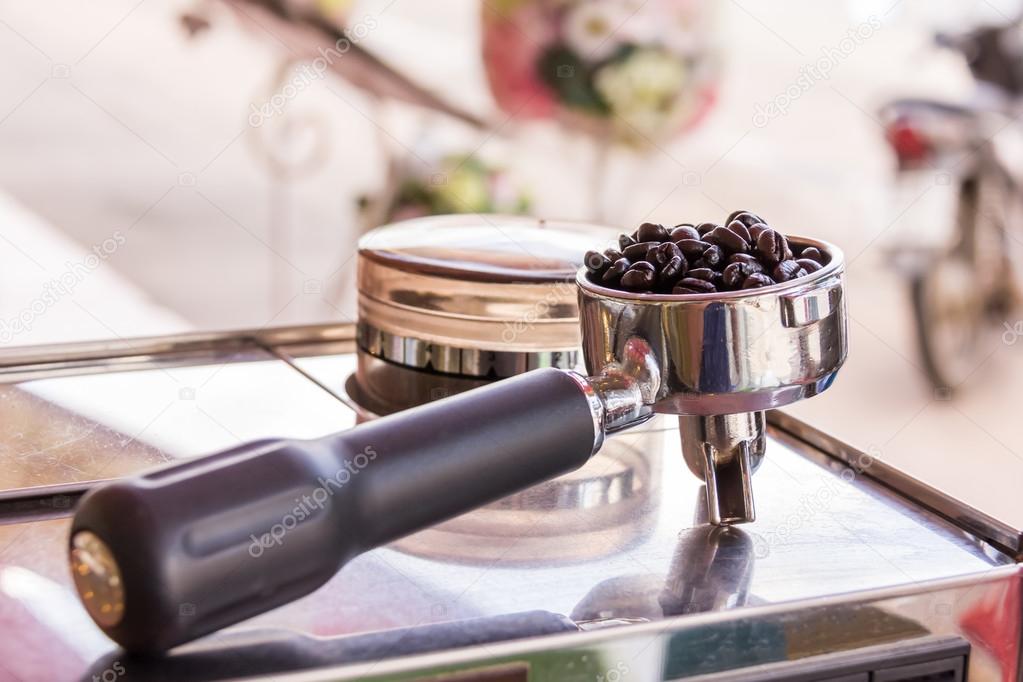 Bean kahve ve paslanmaz kaşık — Stok Foto © aphichart 86764144