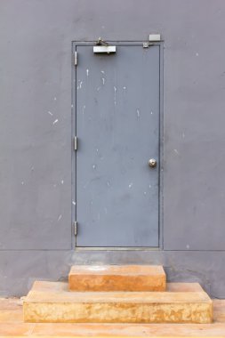 çıkış kapısının beton duvar