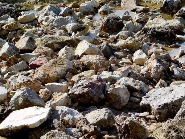 Piedras y rocas al aire libre en el jardín — Foto de Stock