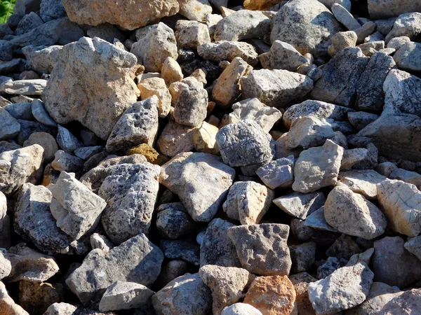 Taşlar ve açık havada bahçede kayalar — Stok fotoğraf