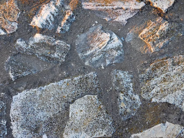 Pared de piedra al aire libre en jardín —  Fotos de Stock