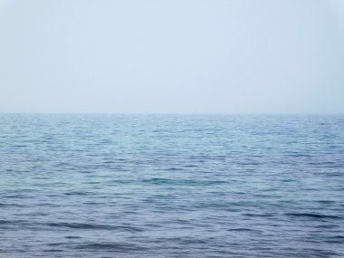 Deniz ve gün boyunca dalgalar