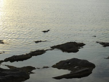 Deniz ve günbatımı, dalgalar