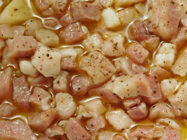 et de mutfakta yiyeceğiz