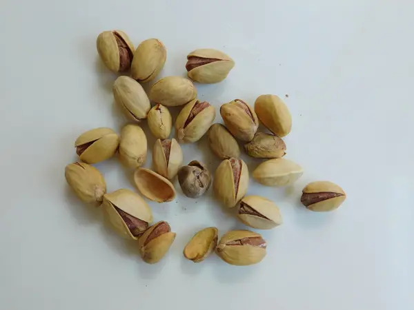 Pistachos para comer en la cocina —  Fotos de Stock