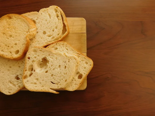 Хлеб для еды на кухне — стоковое фото