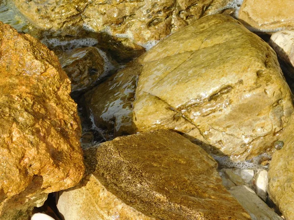 Steine und Felsen auf hoher See — Stockfoto