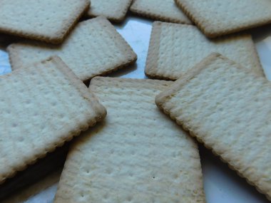 mutfakta masada yemek için bisküvi