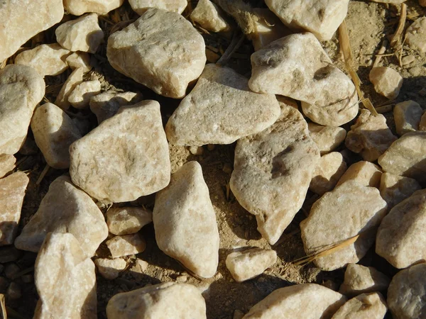 Piedras y rocas al aire libre en el campo — Foto de Stock