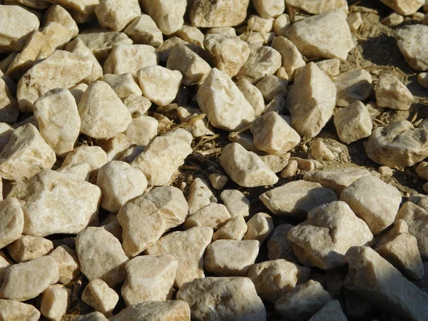 Taşlar ve açık havada kırsal kesimde kayalar — Stok fotoğraf