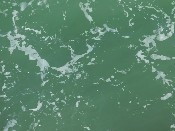 Mar azul e ondas ao ar livre — Fotografia de Stock