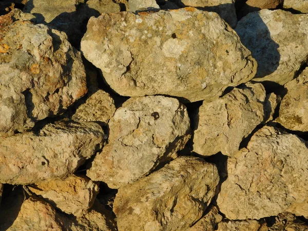 Piedras y rocas al aire libre en el campo — Foto de Stock
