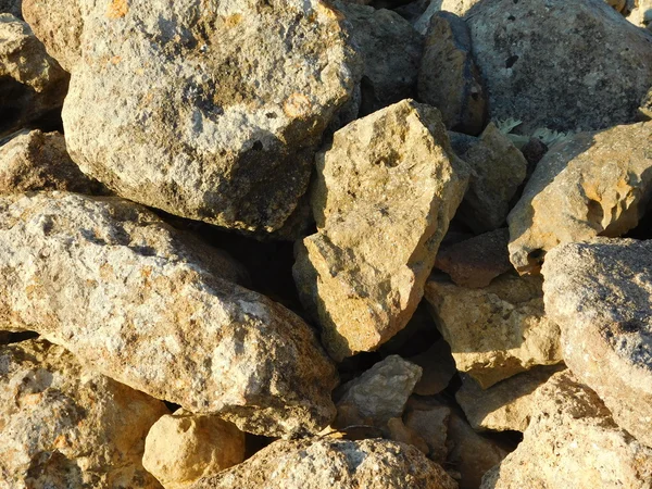 Piedras y rocas al aire libre en el campo — Foto de Stock