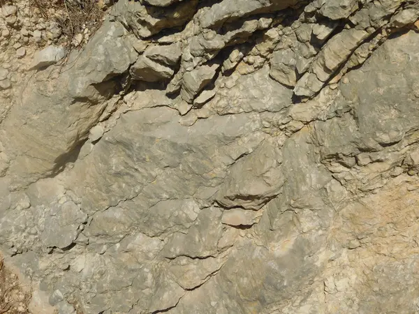 Камни и скалы на открытом воздухе в сельской местности — стоковое фото