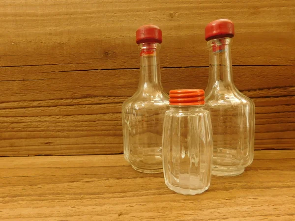 Cruet in der Küche auf einem Holzsockel — Stockfoto