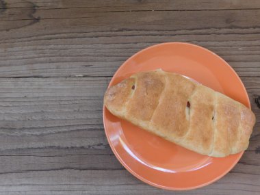 ahşap taban üzerinde yiyecek ekmek