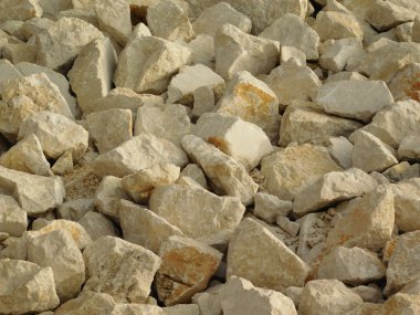 kırsal kesimde taş ve kaya havuzu