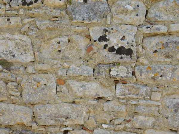 Stapel stenen en rotsen buitenshuis — Stockfoto