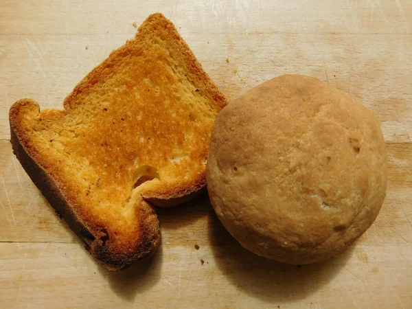 Mutfakta yiyecek ekmek — Stok fotoğraf