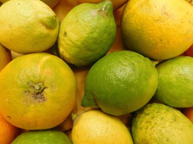 ahşap taban üzerinde yemek meyve