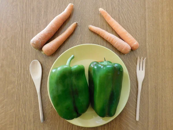 Gemüse auf Holzsockel — Stockfoto
