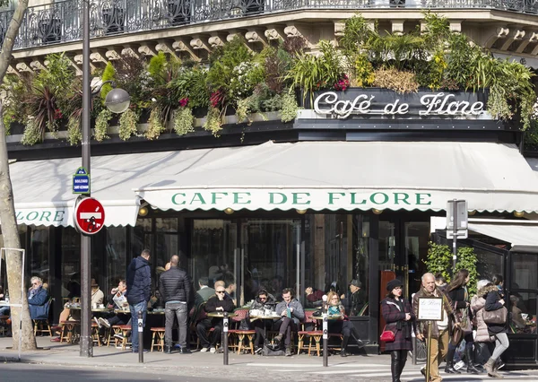 A café De Flore, Párizs, Franciaország. — Stock Fotó