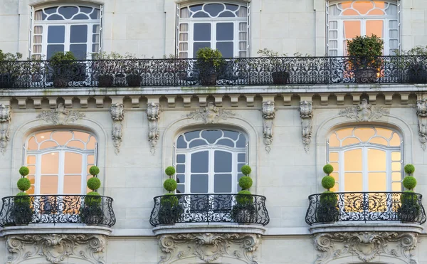 A casa tradicional francesa, Paris, França . — Fotografia de Stock