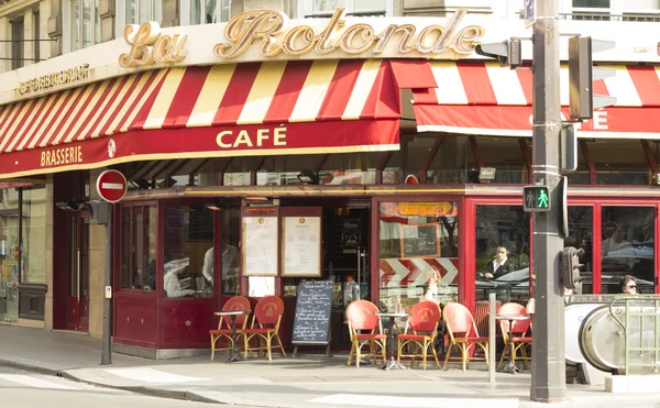 Geleneksel Fransız Cafe La Rotonde Trinite, Paris, Fransa. — Stok fotoğraf
