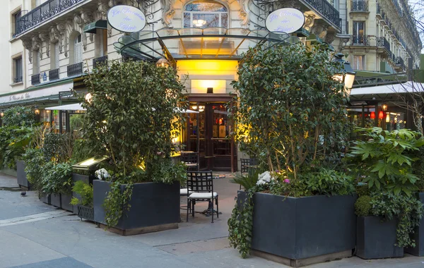 Het café La closerie des Lilas, Paris, Frankrijk. — Stockfoto