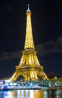 Eyfel Kulesi, gece, Paris, Fransa.