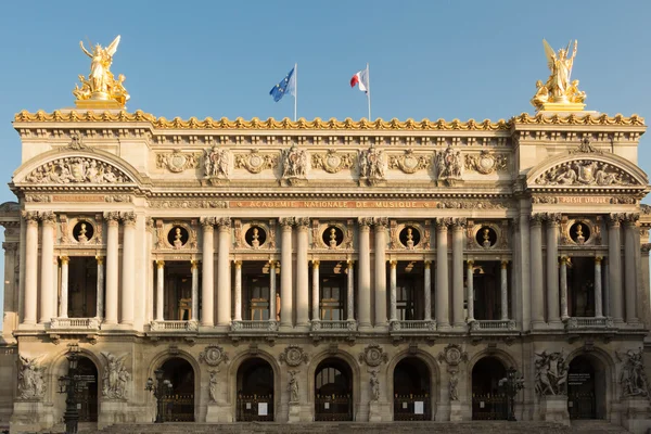 A fachada da Ópera Palais Garnier, Paris, França — Fotografia de Stock