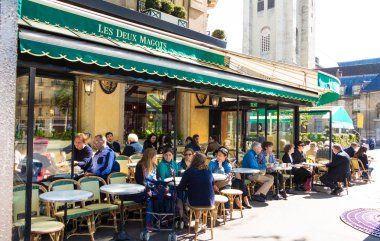 Ünlü Paris cafe Les Deux Magots, Paris, Fransa.