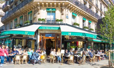 Ünlü Paris cafe Les Deux Magots, Paris, Fransa.