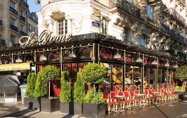 O famoso café francês Le Dome, Paris, França . — Fotografia de Stock