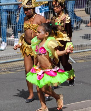 Paris, Fr tropikal karnaval egzotik dansçılar katılımcısı