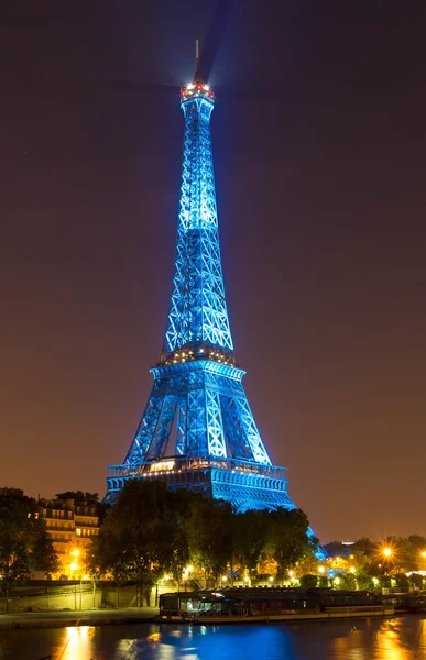 夕方、パリ、フランスのエッフェル塔. — ストック編集用写真