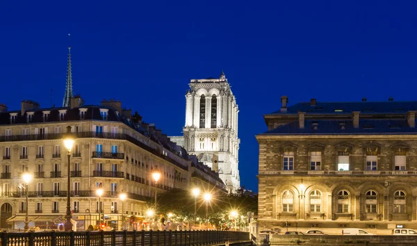La catedral de Notre Dame por la noche . —  Fotos de Stock