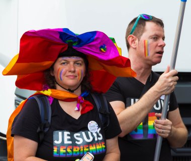 Paris, Fransa'da katılımcılar Gay gurur geçit töreni.